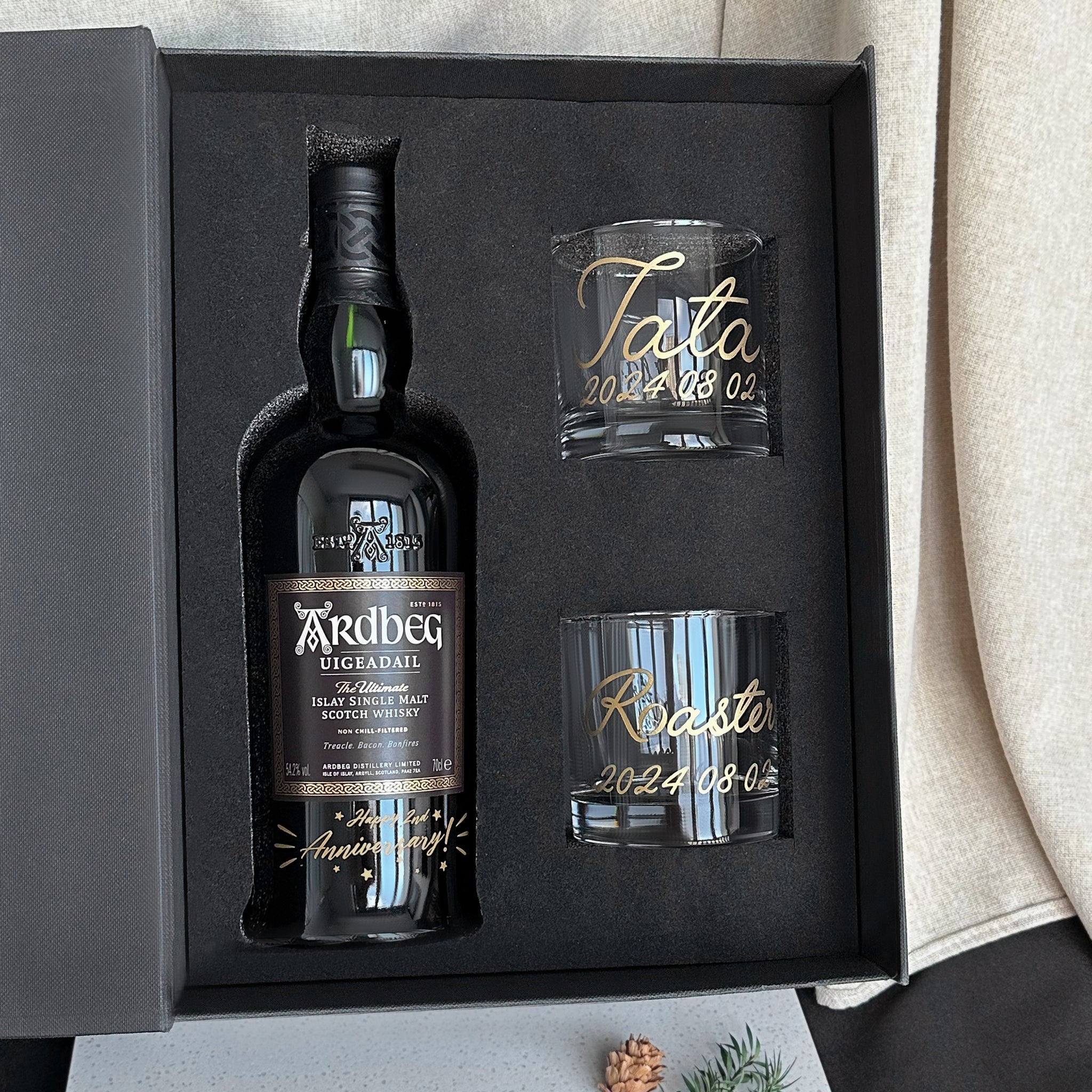 雅柏Ardbeg Uigeadail|文字雕刻禮物 文字訂製威士忌對杯 慶祝禮物 週年紀念Whisky禮盒 商務客戶禮物DY02-97 - Design Your Own Wine