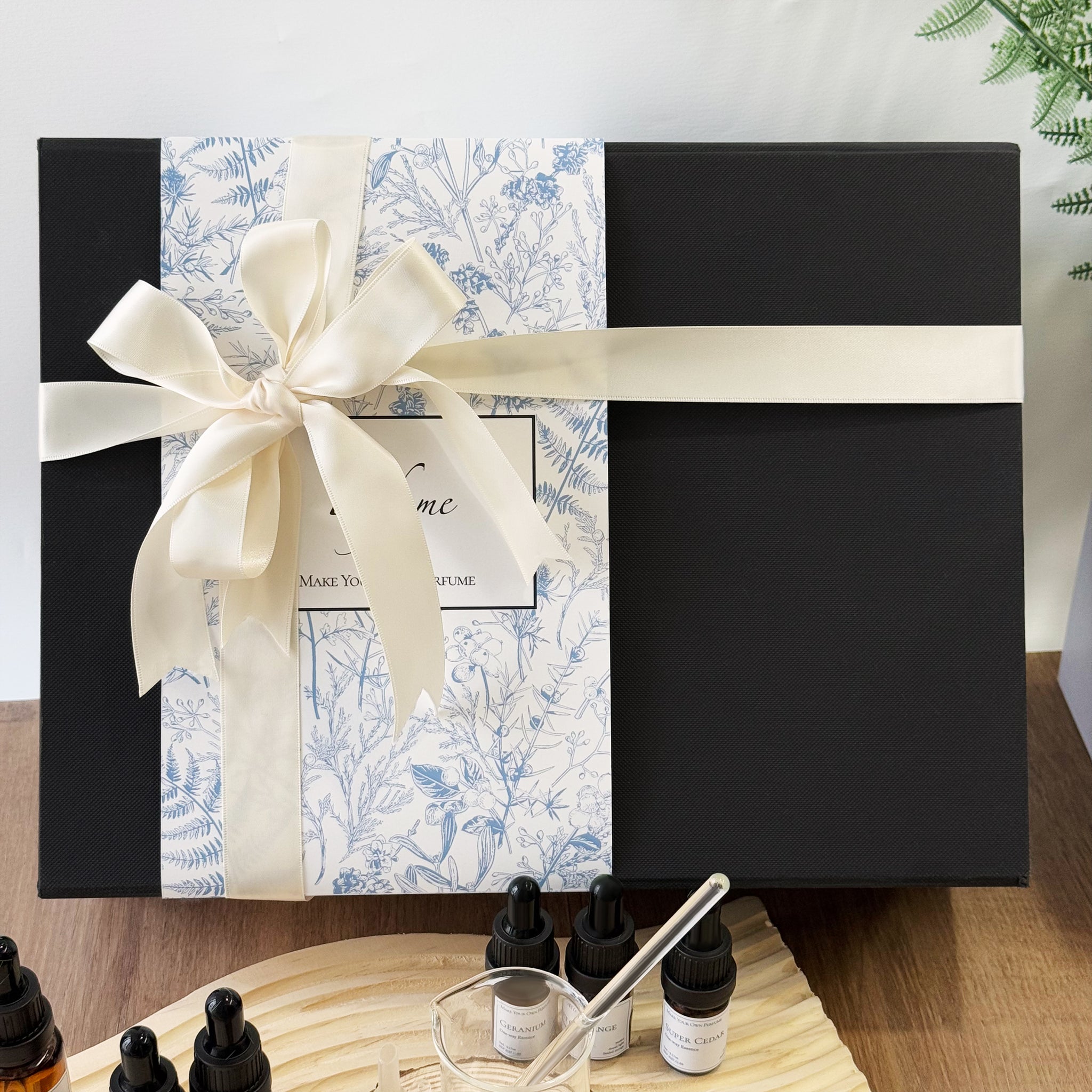新品【加入購物車自動8折】DIY香水禮盒丨木質香 Make Your Own Perfume 男香 DIY男士木質香水禮盒 訂製專屬香氛體驗 送男朋友老公禮盒 情人節七夕紀念禮生日禮物 客製化香水調香禮盒 DY01-411 - Design Your Own Wine