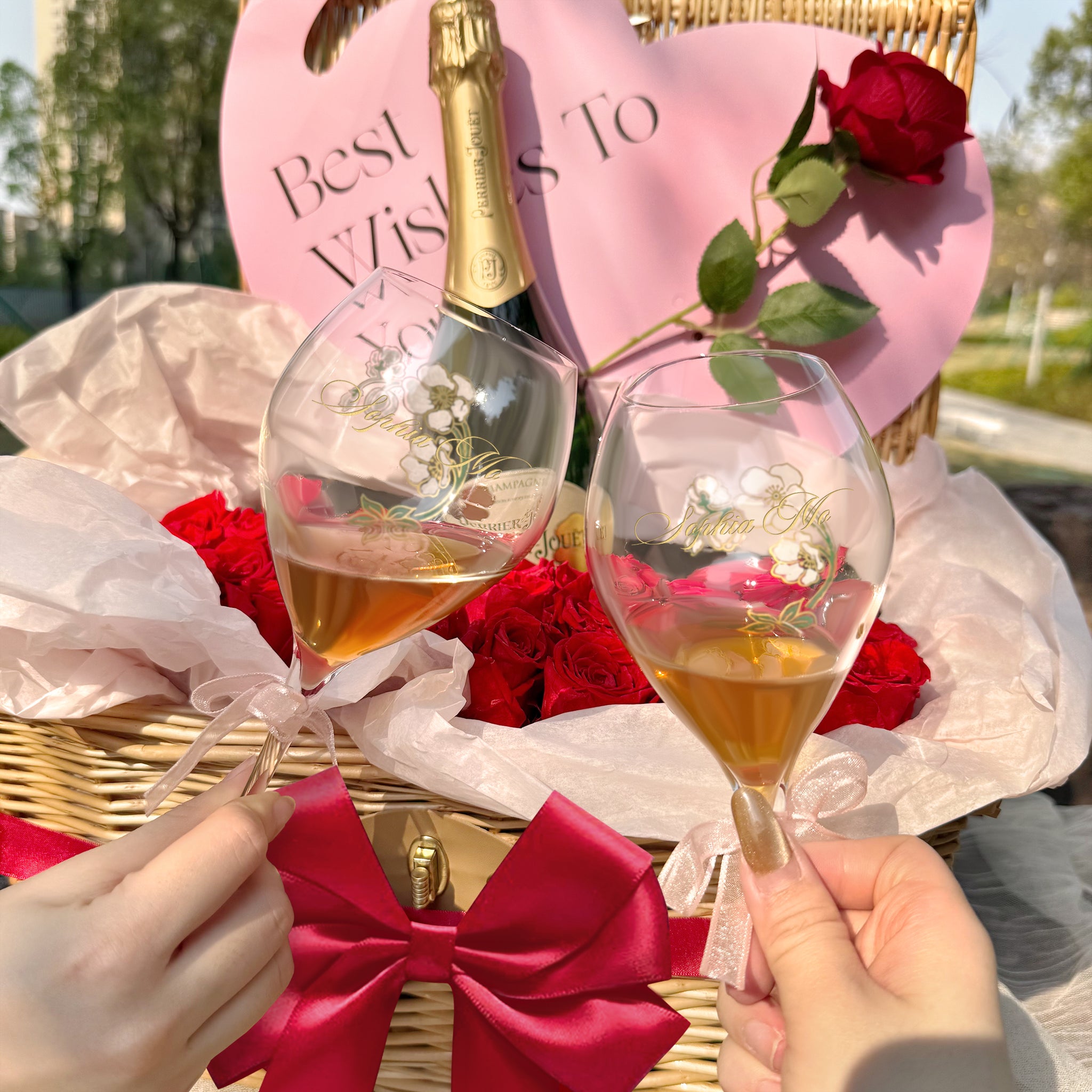 母親節香檳禮籃Perrier-Jouët 香檳客製化人像 訂製文字 永生花禮籃 專屬浪漫禮物感謝母愛 創意驚喜禮物送媽媽婆婆送老婆訂製藤籃禮物 Preserved Flowers Gift Basket DY05-63 - Design Your Own Wine