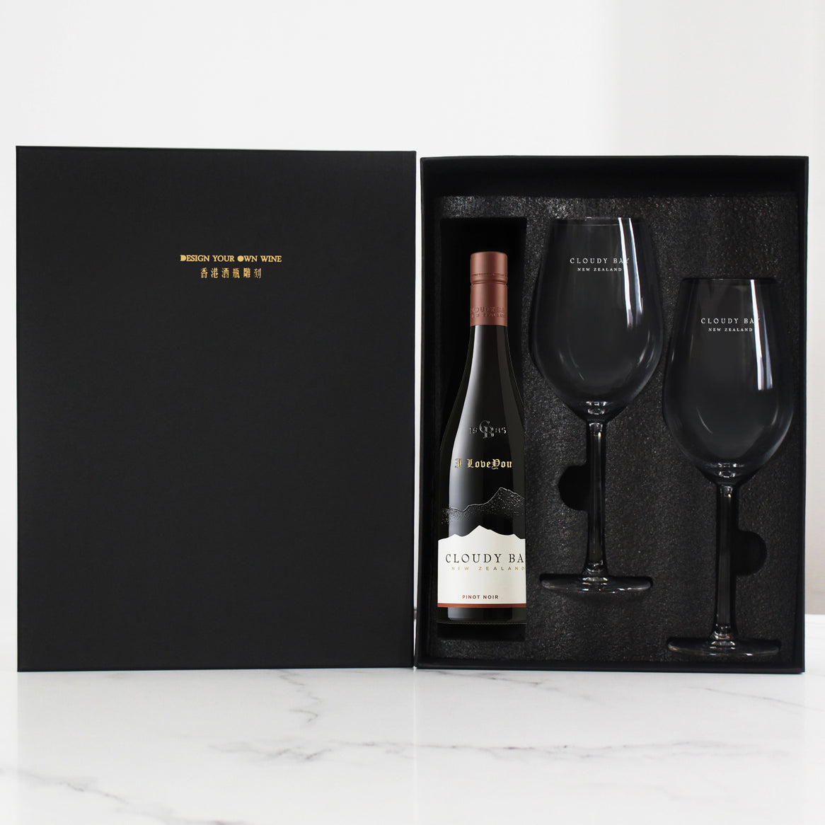 Cloudy Bay Pinot Noir & Bottega Wine Glasses Gift Set  with Engraving |雲霧之灣黑皮諾葡萄酒&Bottega酒杯套裝(含名字人像雕刻）