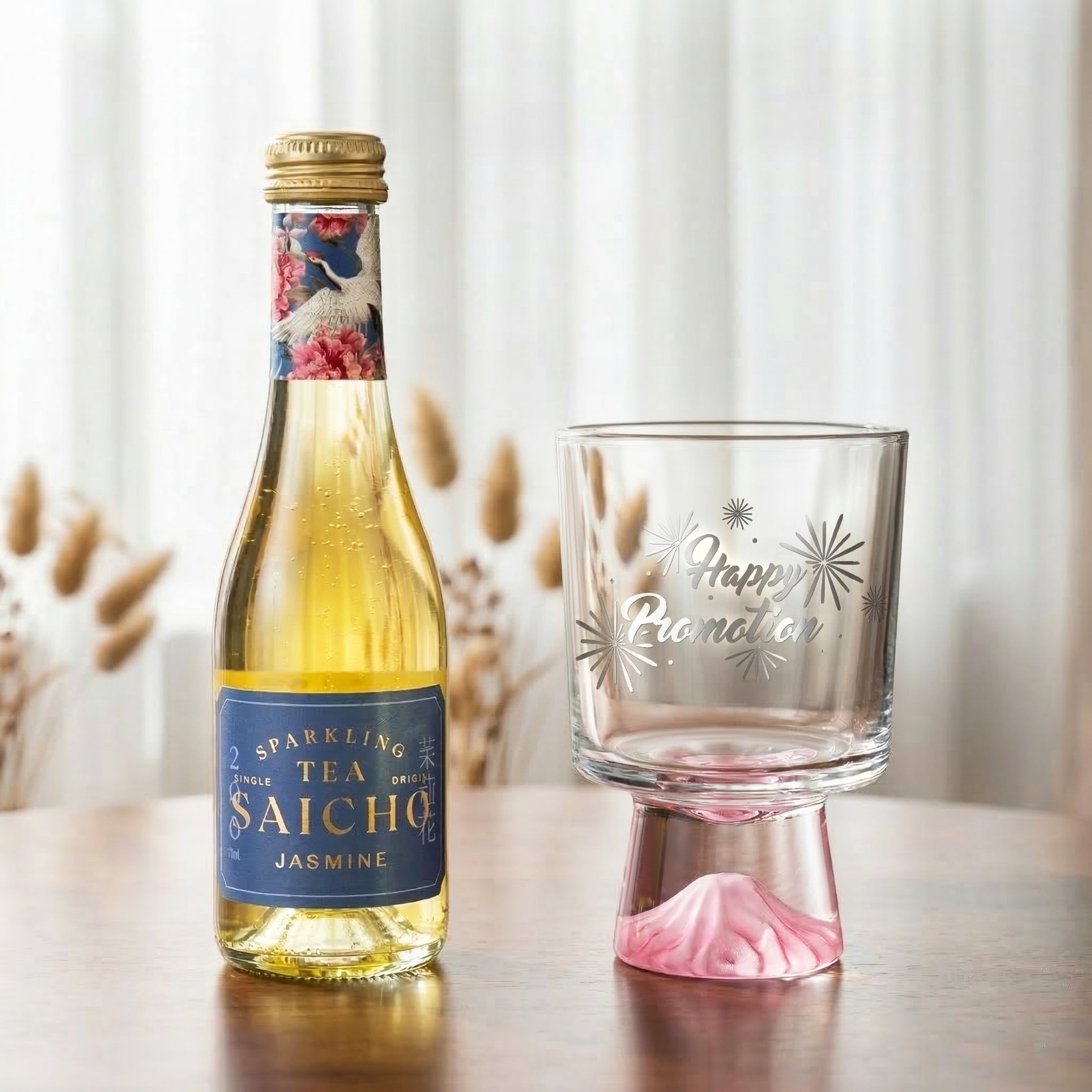 企業訂製禮盒丨Saicho 無酒精氣泡茶禮盒 文字訂製粉色山脈玻璃杯 VIP禮物套裝 生日送禮首選送客戶送朋友 Non-alcoholic sparkling tea glass bottle custom made gift - Design Your Own Wine