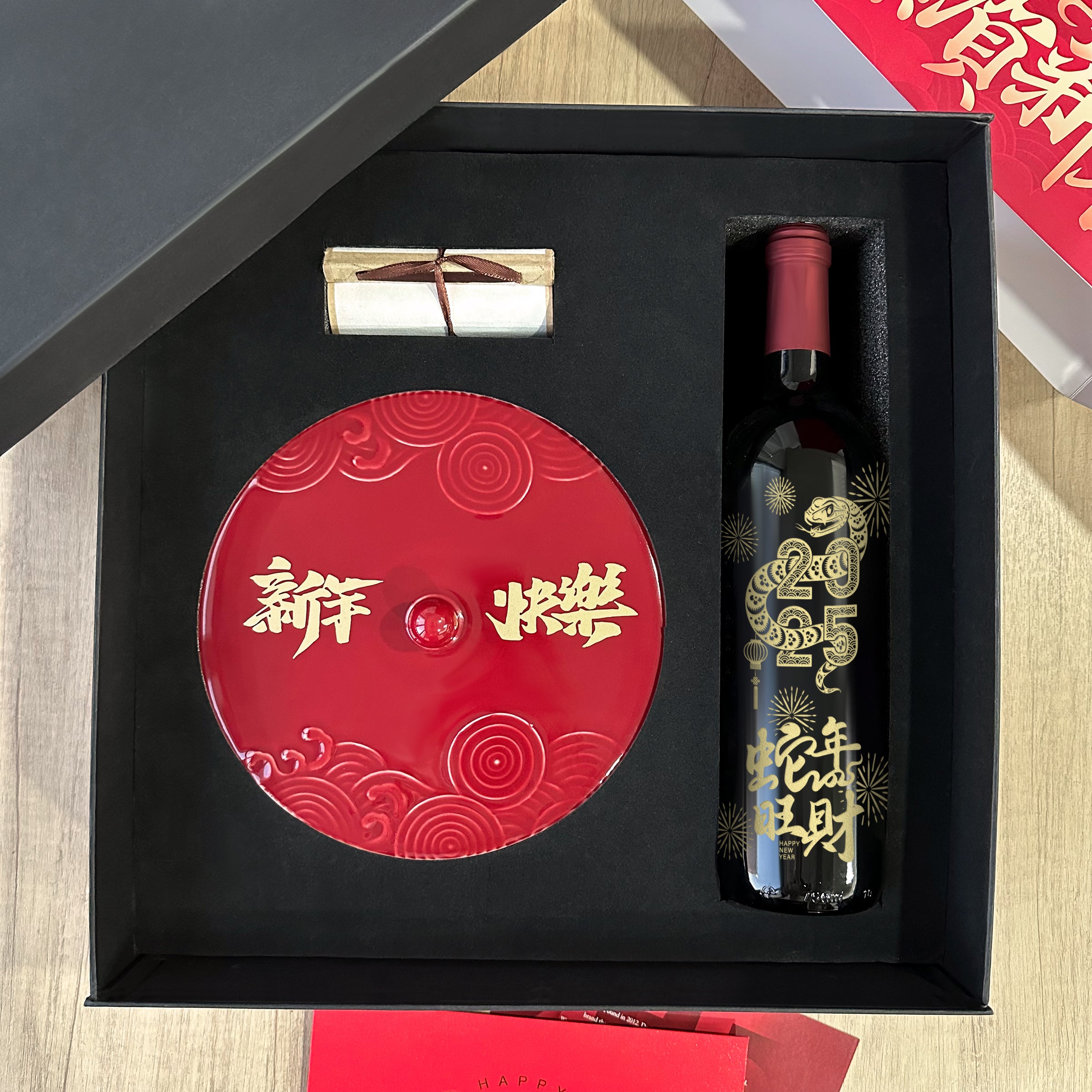 【蛇年雕刻】2025新年春節禮盒 紅酒套裝 祝賀酒新年禮物 客製化全盒文字雕刻  Johnnie Walker Red Label 威士忌春節慶祝禮物 訂製雕刻感謝禮物2025 New Year Congratulations Wine Engraved Red Wine Whiskey DY05-56-9