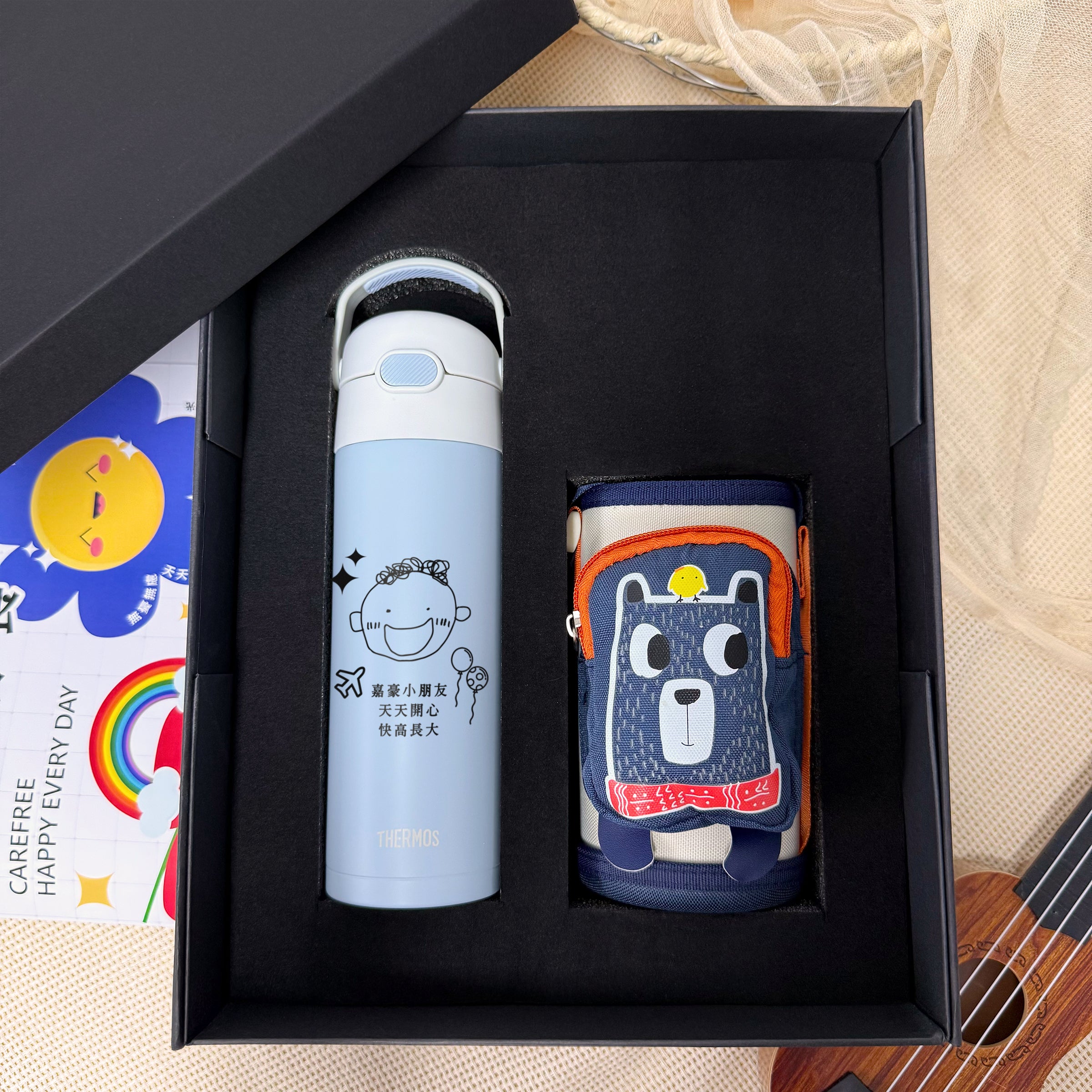 兒童節限定禮盒丨膳魔師（THERMOS）吸管保溫杯500ml 雕刻兒童童趣自畫像 訂製兒童塗鴉保溫杯 幼兒園小朋友生日慶祝 老師送小學畢業驚喜禮物 兒童節紀念禮物 Children's Day Customized Gifts DY02-105 - Design Your Own Wine