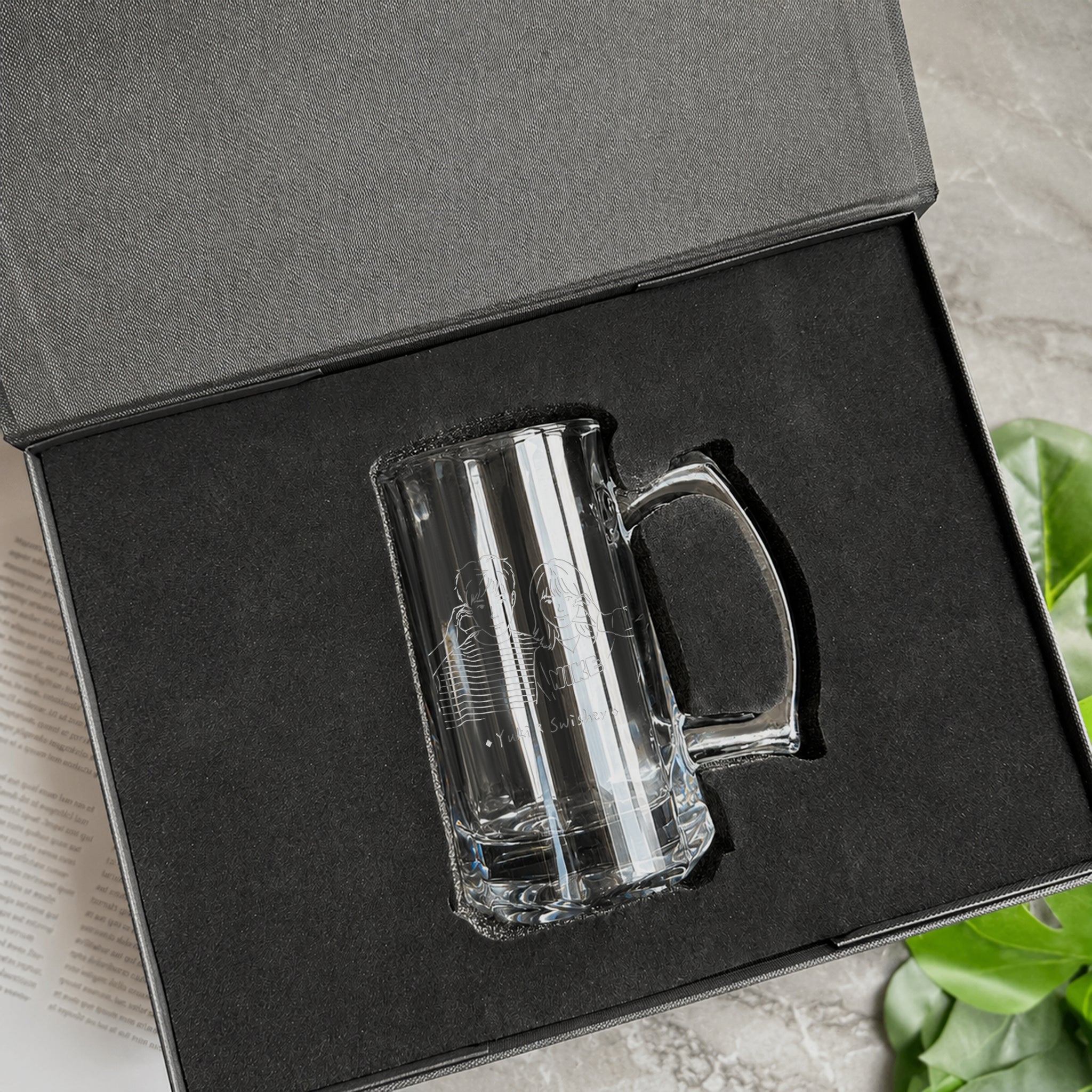 客製化禮盒丨個人化雕刻啤酒杯 人像訂製酒杯 生日禮物 週年禮物首選 送男友送老公 企業批量訂製DY01-427