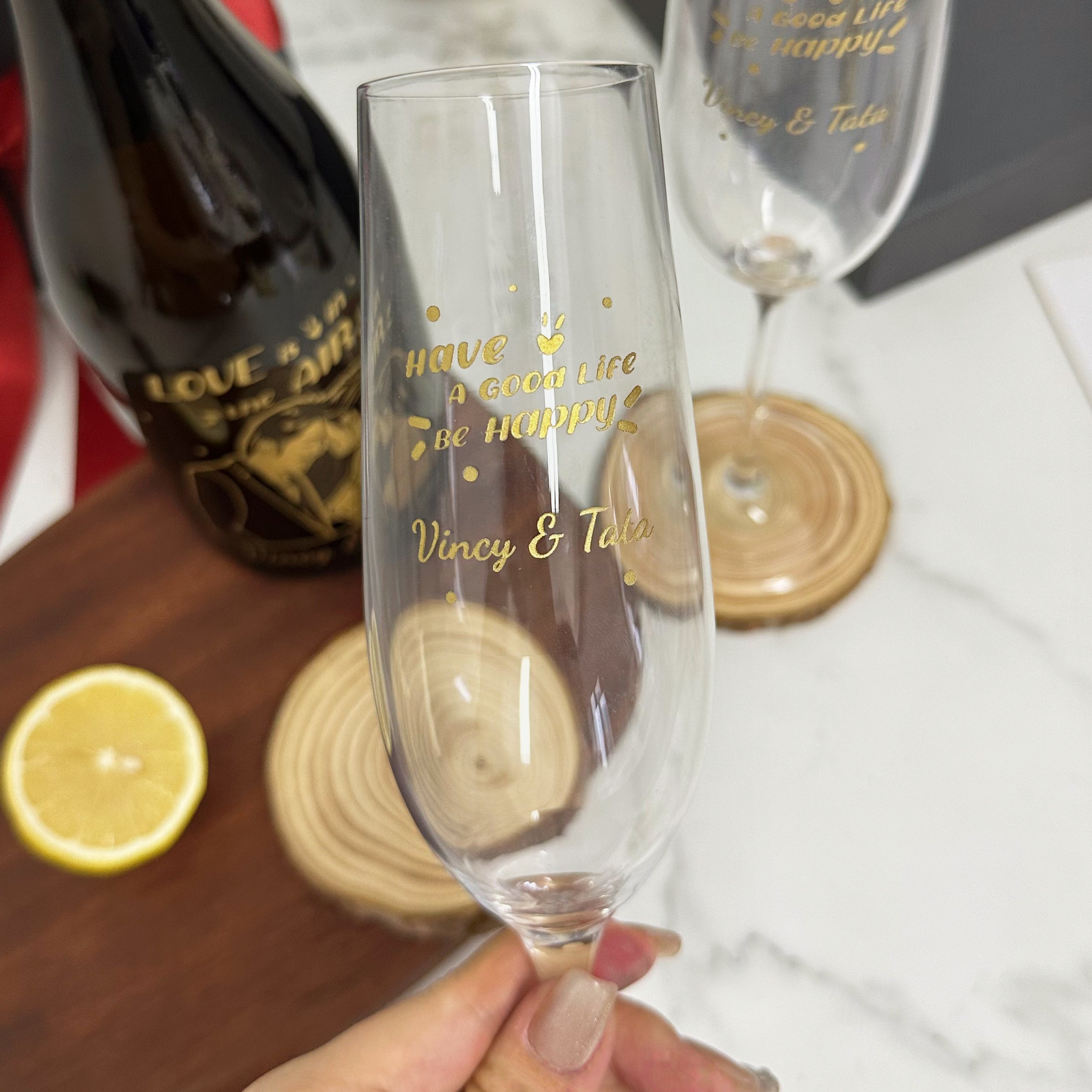喬遷禮物|單支雙杯  Moet香檳酒 香檳對杯  人像雕刻禮物  包含芝士板 杯墊DY01-358 - Design Your Own Wine