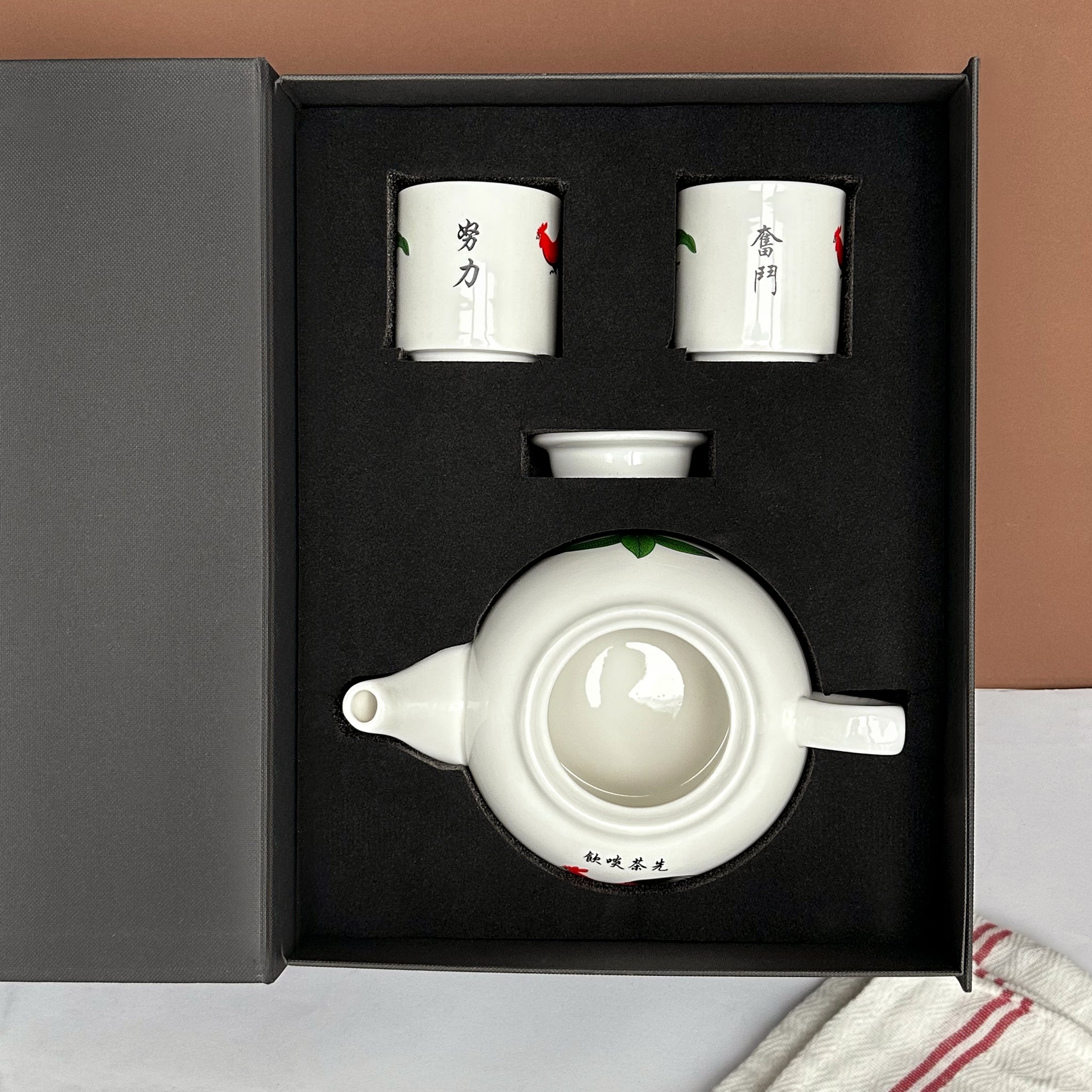復古雞公茶壺 丨文字訂製 茶具禮盒 香港經典懷舊泡茶禮盒 送長輩朋友紀念禮物 移民禮物 生日驚喜新家禮物  Vintage Rooster Teapot Set-DY02-99 - Design Your Own Wine