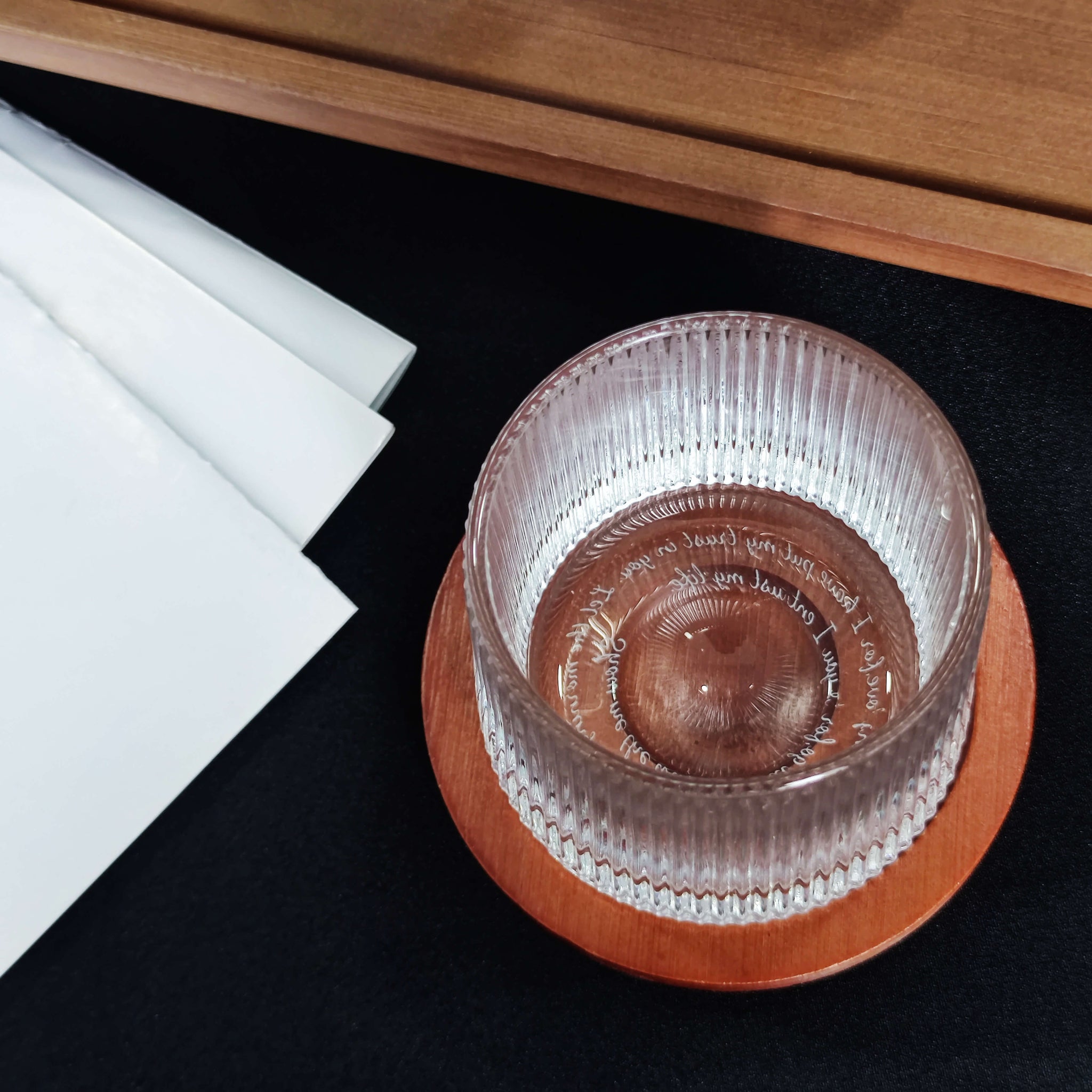 豎紋旋轉威士忌杯  小眾聖經雕刻設計威士忌對杯 創意客製化禮物Whiskey Glass-DY01-372 - Design Your Own Wine