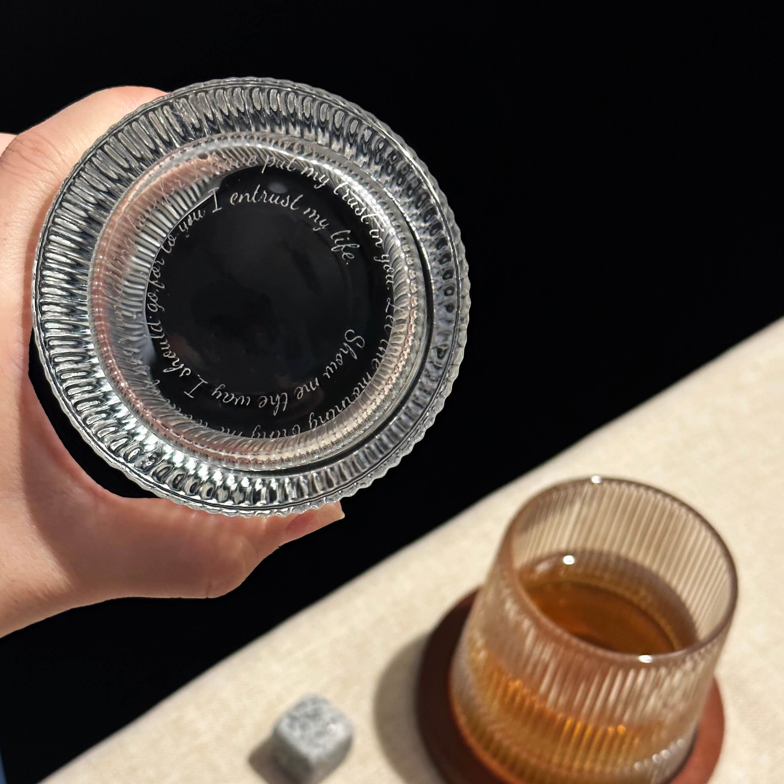 豎紋旋轉威士忌杯  小眾聖經雕刻設計威士忌對杯 創意客製化禮物Whiskey Glass-DY01-372 - Design Your Own Wine