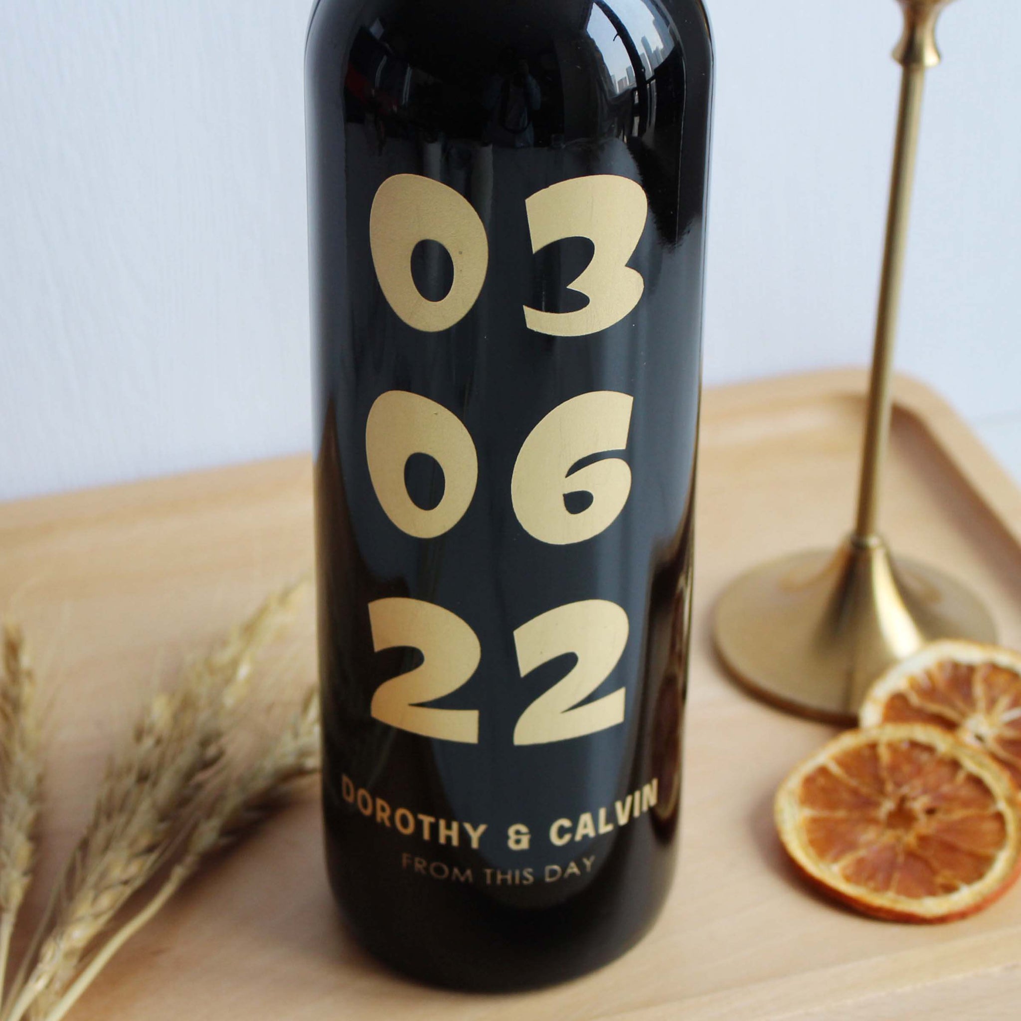 Text art |紀念日禮物—定制個性化情侶年月日紅酒（雕刻） - Design Your Own Wine