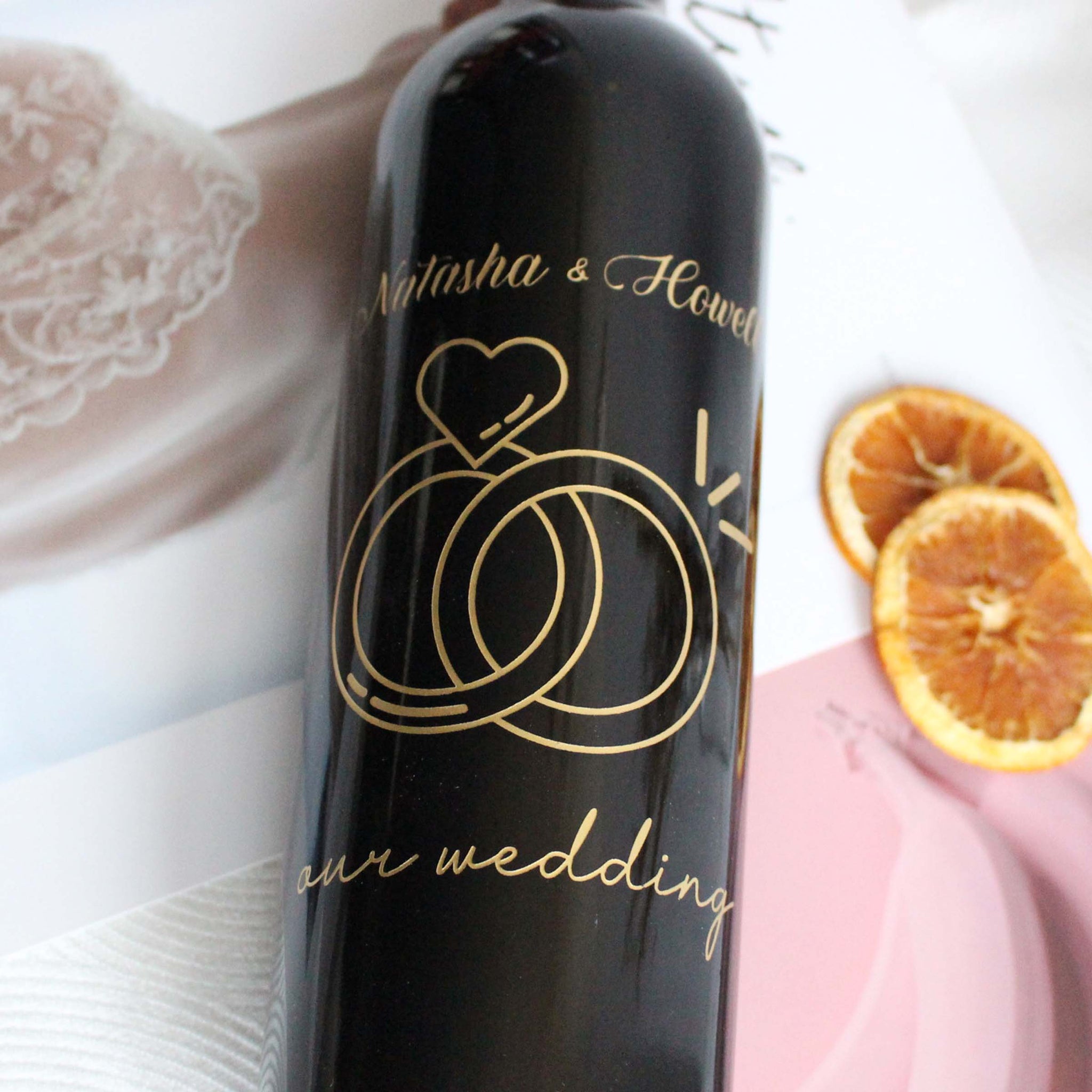 Text art |結婚禮物—定制個性化情侶對戒紅酒（雕刻） - Design Your Own Wine