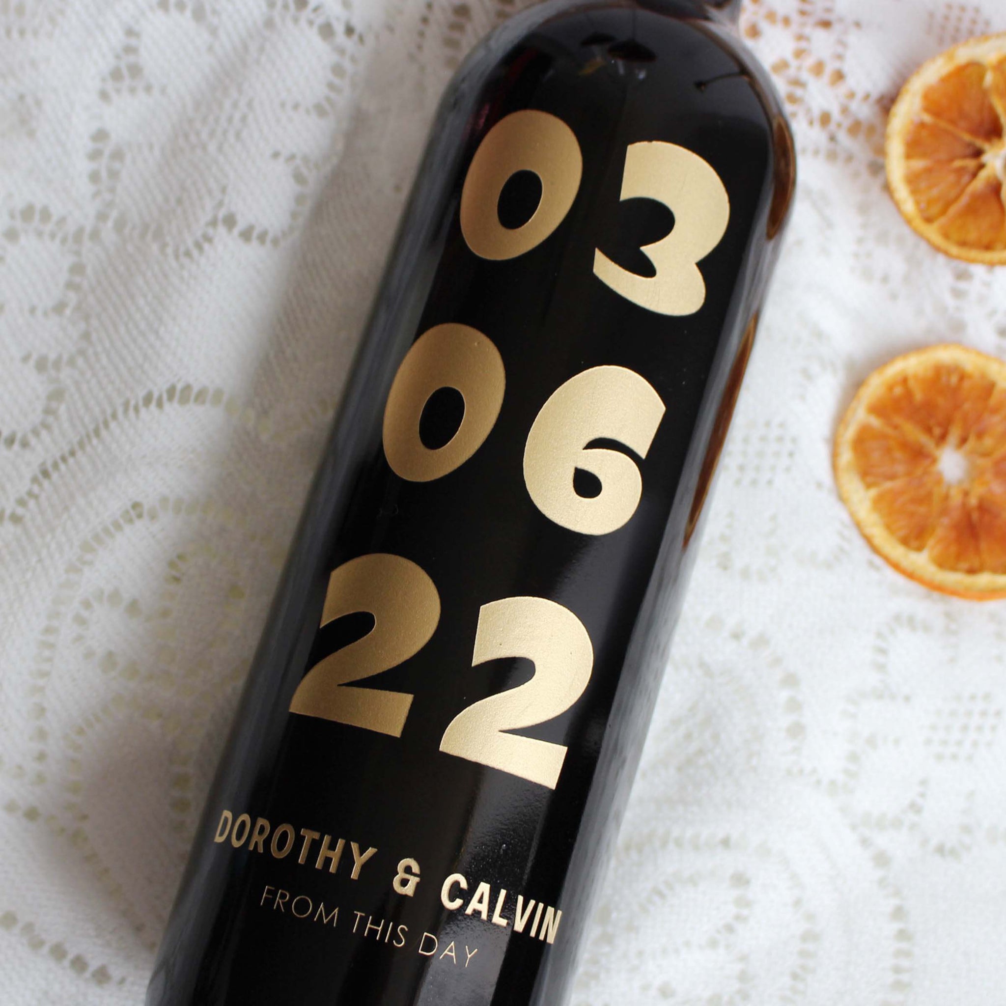 Text art |紀念日禮物—定制個性化情侶年月日紅酒（雕刻） - Design Your Own Wine