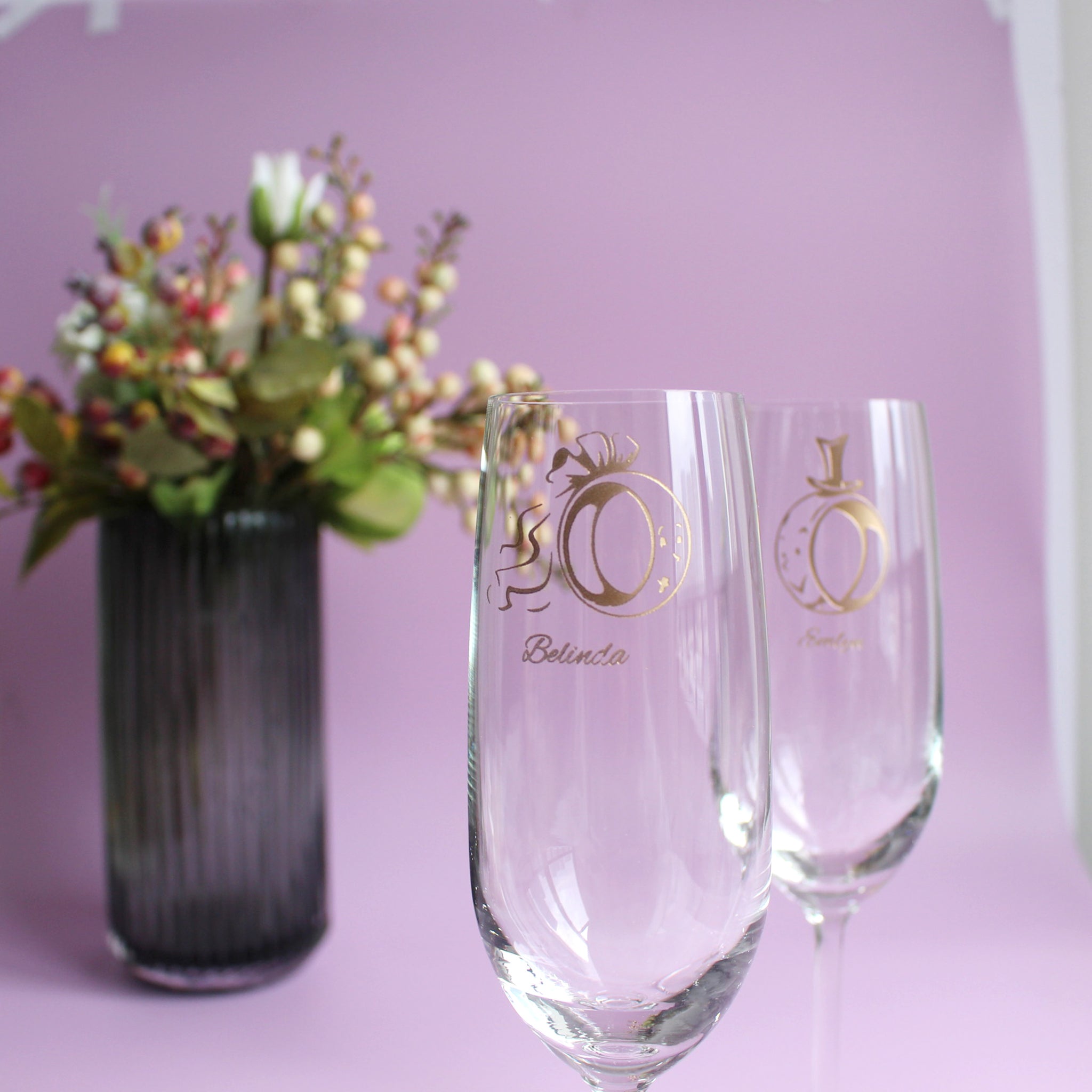 新婚禮物|訂製Q版戒指設計香檳對杯 名字雕刻禮物（客製化） - Design Your Own Wine