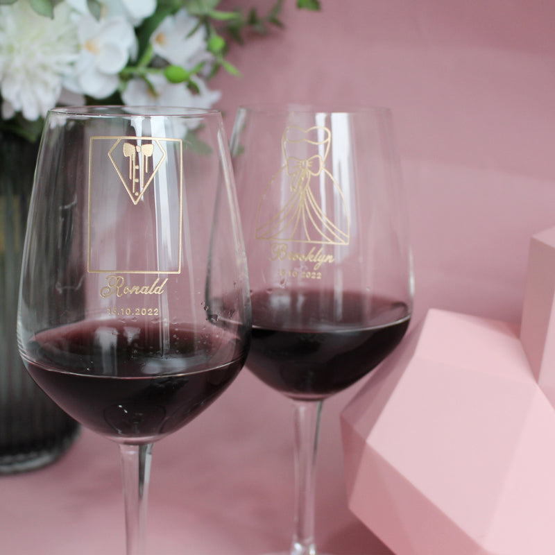 新婚禮物|訂製雕刻婚紗西裝設計紅酒對杯 名字雕刻套裝（客製化） - Design Your Own Wine