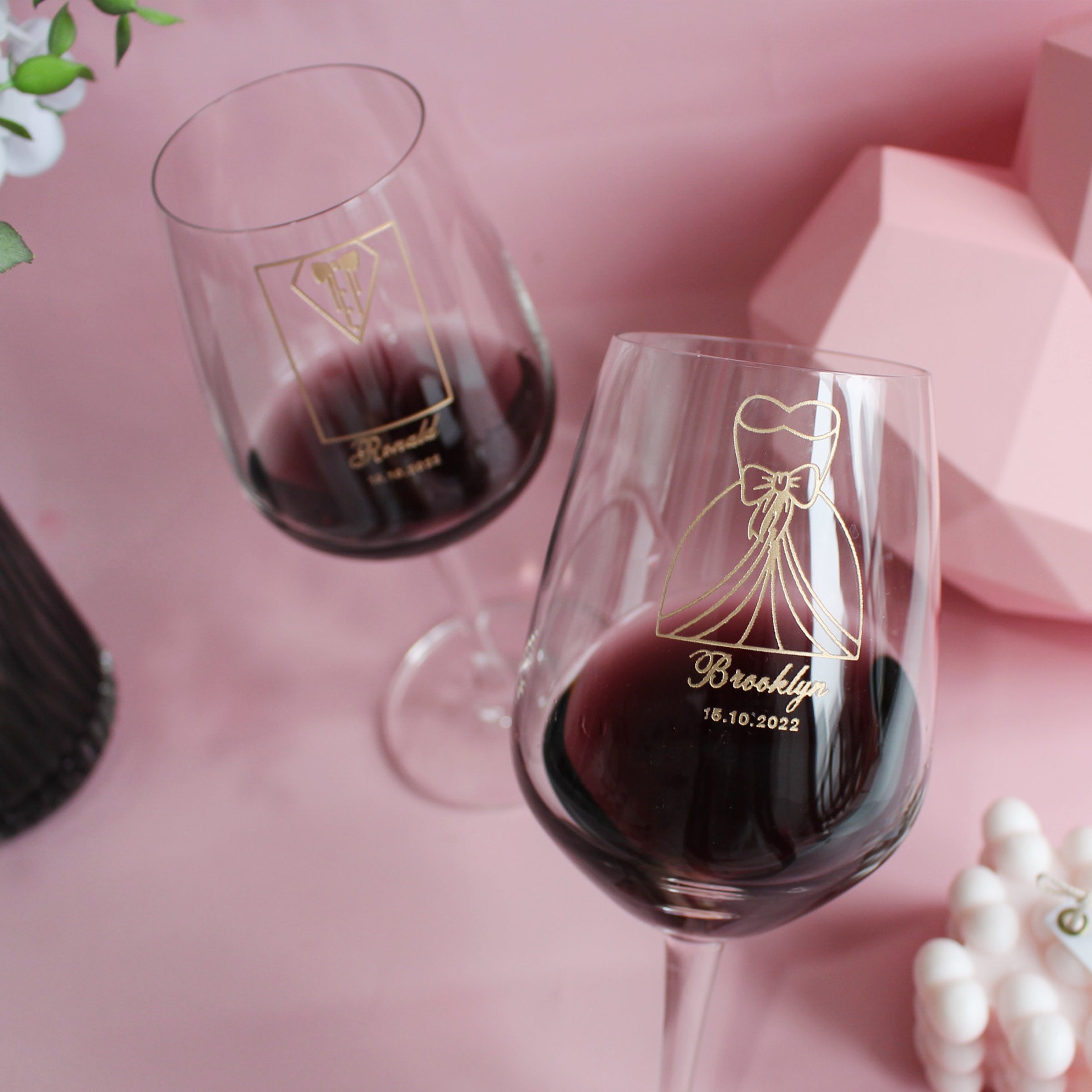 新婚禮物|訂製雕刻婚紗西裝設計紅酒對杯 名字雕刻套裝（客製化） - Design Your Own Wine